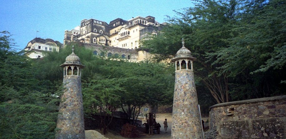 Badshahpur Fort